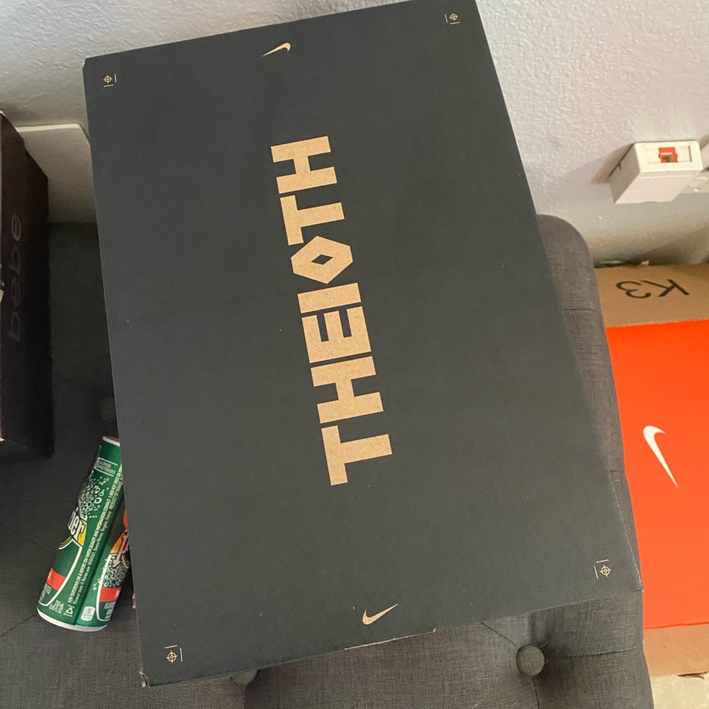 Nike theioth size 9 - Picture 2 of 7